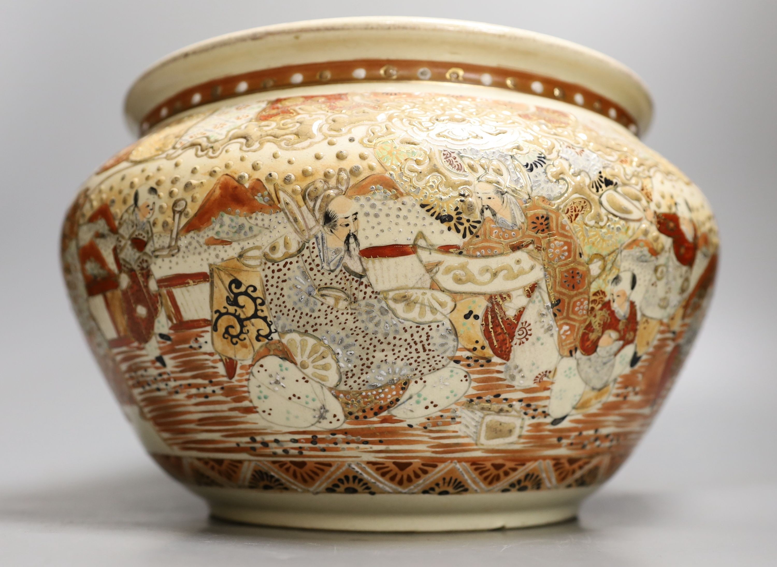 A Satsuma pottery jardiniere, 30.5 cm diameter